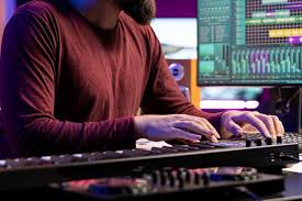 Raksasa Teknologi vs. Platform Musik: Perang Rahasia Memperebutkan Masa Depan Distribusi Musik