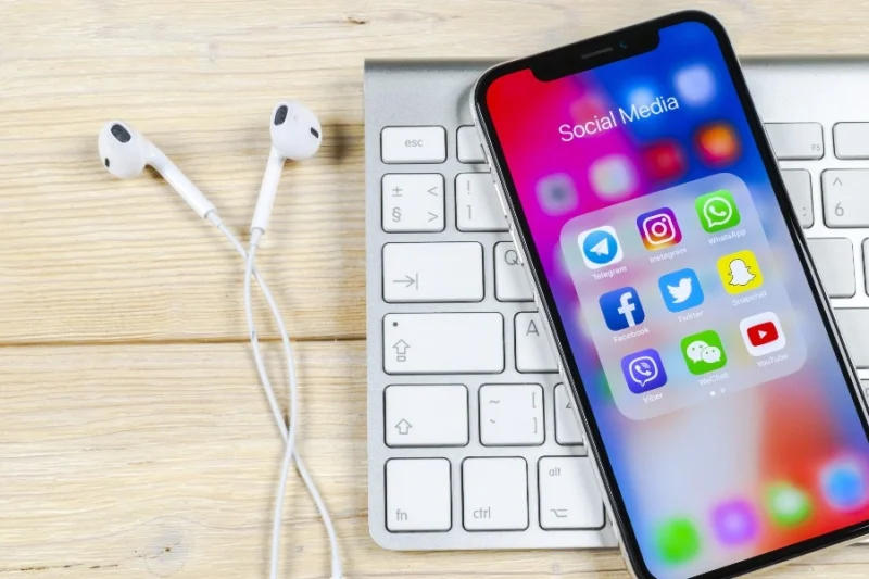 Lagu dengan Masa Hidup 24 Jam: Strategi Baru Artis Besar Lawan 'Musik Sekali Pakai' di Platform Media Sosial.